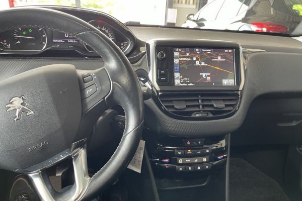 Peugeot 208 ALLURE