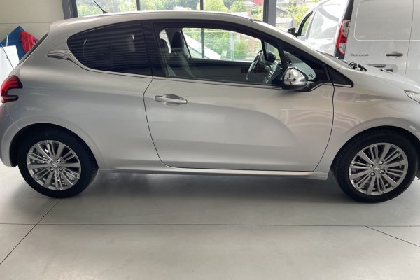 Peugeot 208 ALLURE
